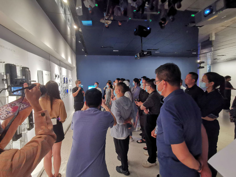 黄志勇展厅.jpg